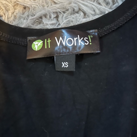 ItWorks tank - Picture 2 of 2